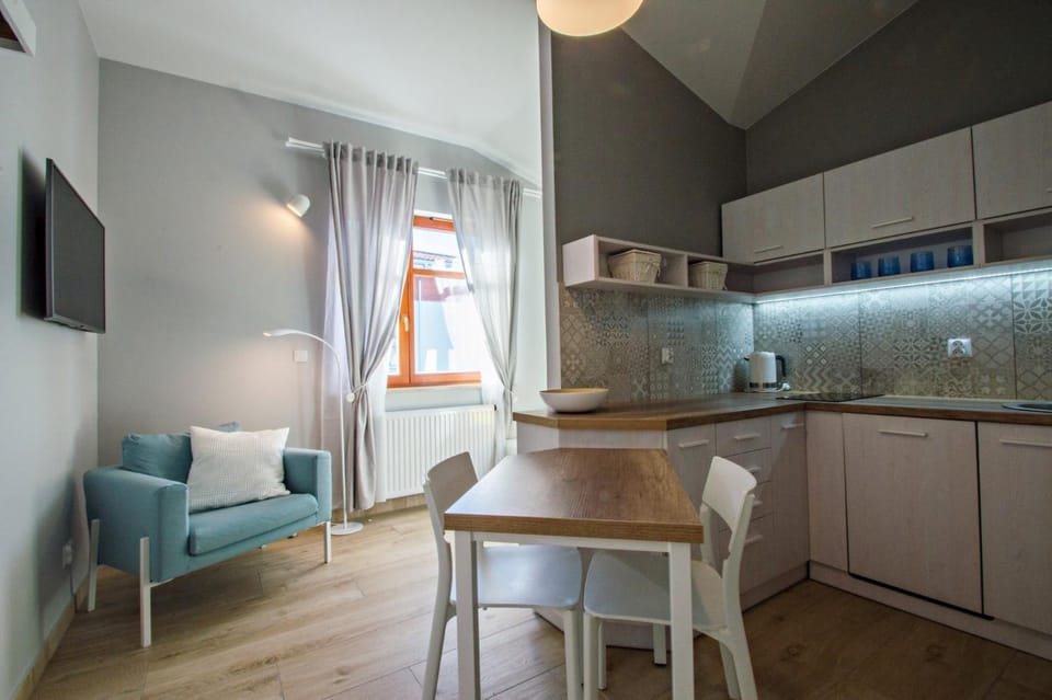 Kitchen or kitchenette, Living room, Seating area, Dining area