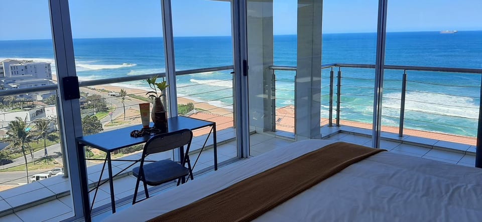 Communal lounge/ TV room, Bed, Natural landscape, Balcony/Terrace, Beach, Bedroom, Mountain view, Sea view
