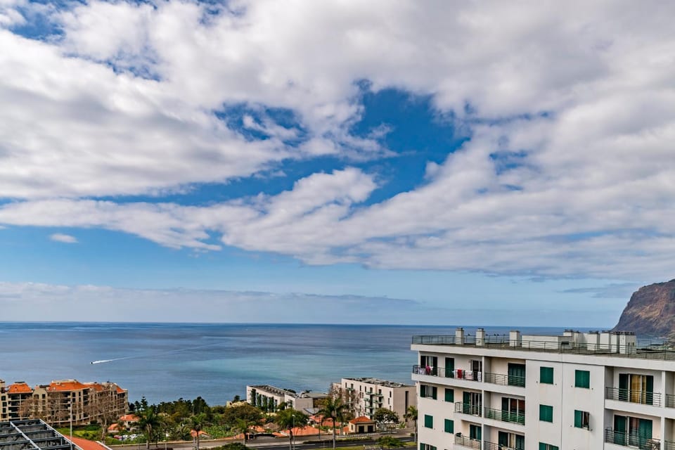 View (from property/room), Landmark view, Sea view