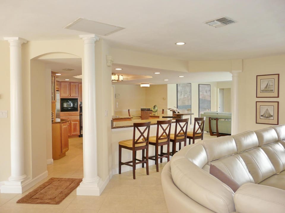 Delightful home with pool and direct boating access House in Marco Island