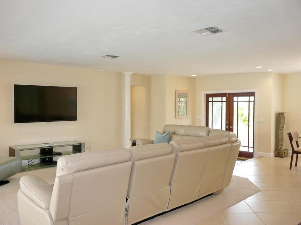 Delightful home with pool and direct boating access House in Marco Island