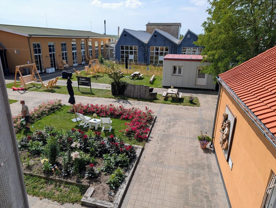 Garden, Garden view, Location
