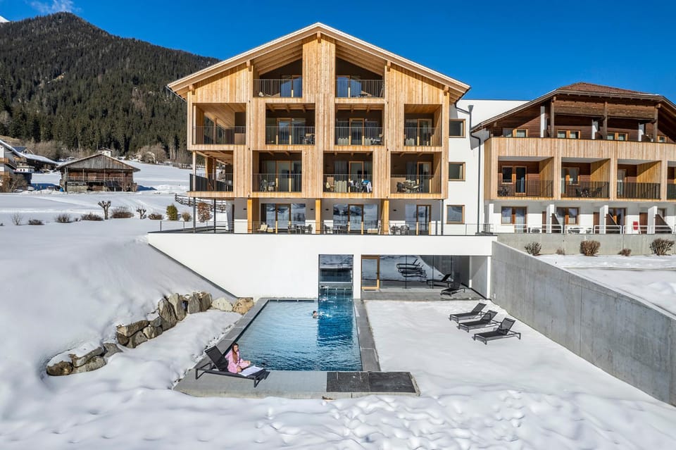 Property building, Winter, Swimming pool