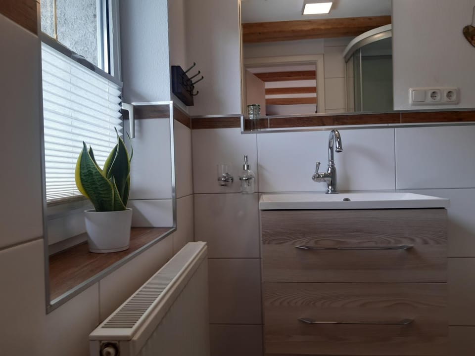 Shower, Decorative detail