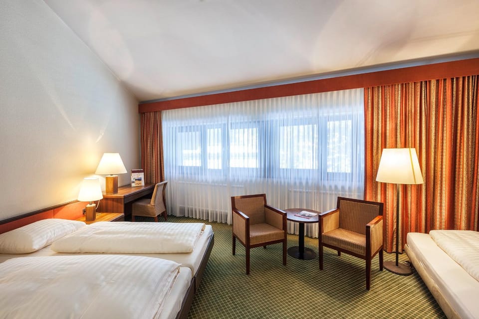 Bed, Seating area