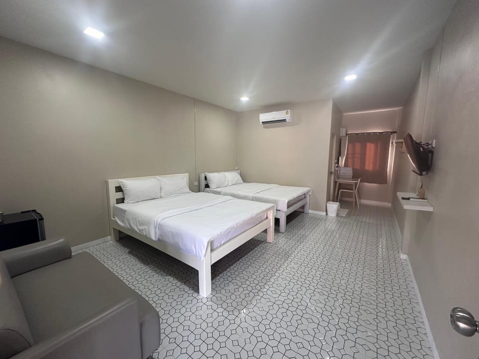 Juni House Chumphon Bed and Breakfast in Thailand