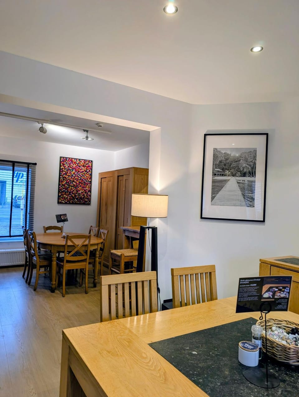 Seating area, Dining area