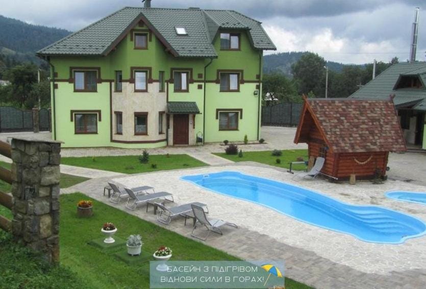 Emerald House Apartment in Ukraine