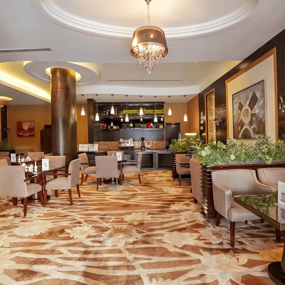 Restaurant/places to eat, Coffee/tea facilities, Seating area