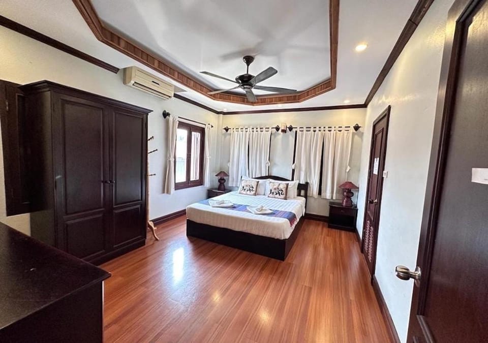 Bed, Bedroom, fireplace
