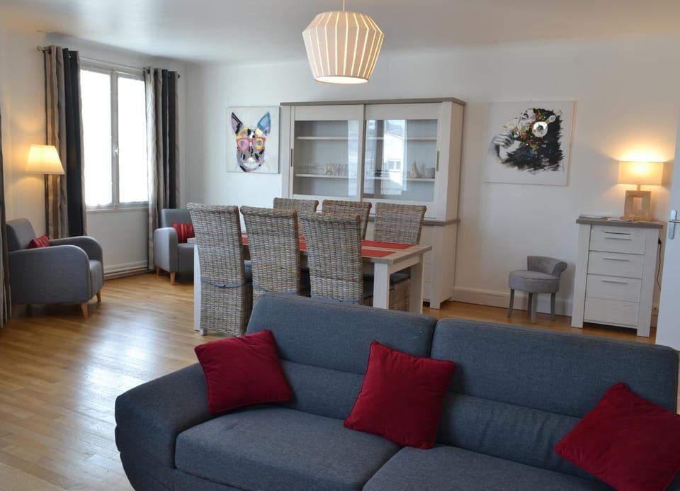 Living room, Seating area, Dining area