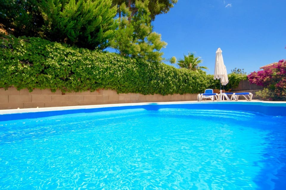 Pool view, Swimming pool, sunbed