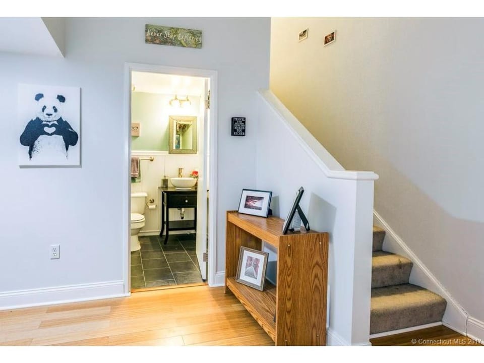 Full loft apartment near Omni Hotel Apartment in West Haven