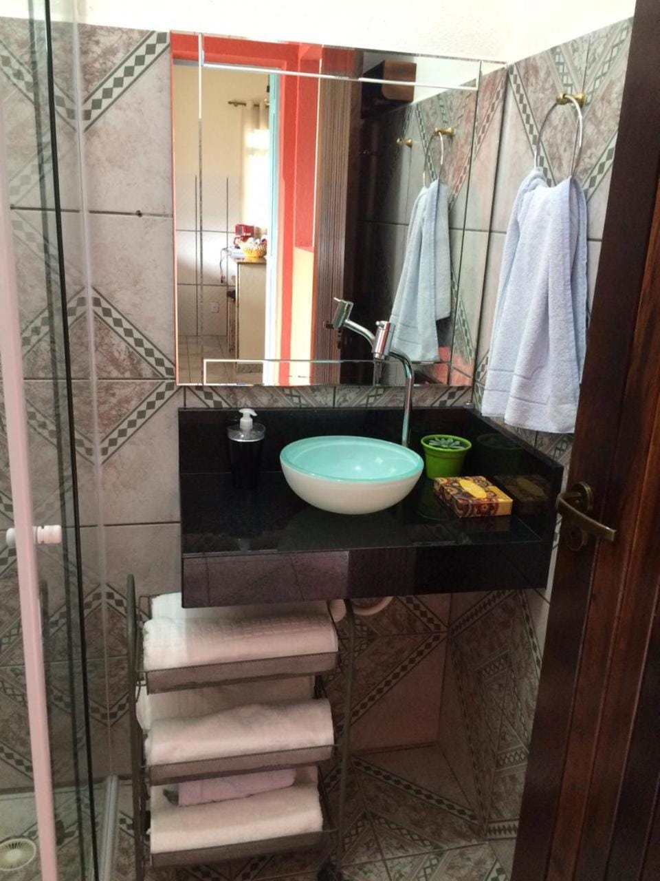 Bathroom, towels