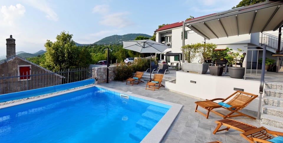 Property building, Pool view, Swimming pool, Swimming pool