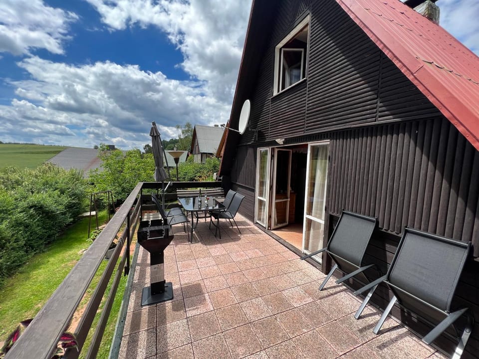 Chata u rybníka Nature lodge in Lower Silesian Voivodeship