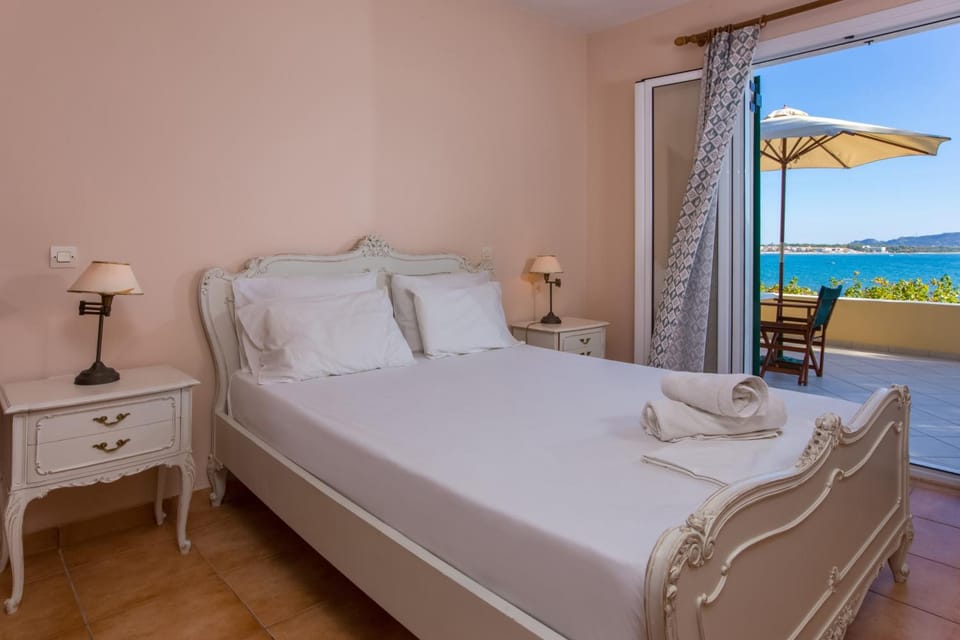 Bed, View (from property/room), Balcony/Terrace, Beach, Bedroom, Sea view, towels