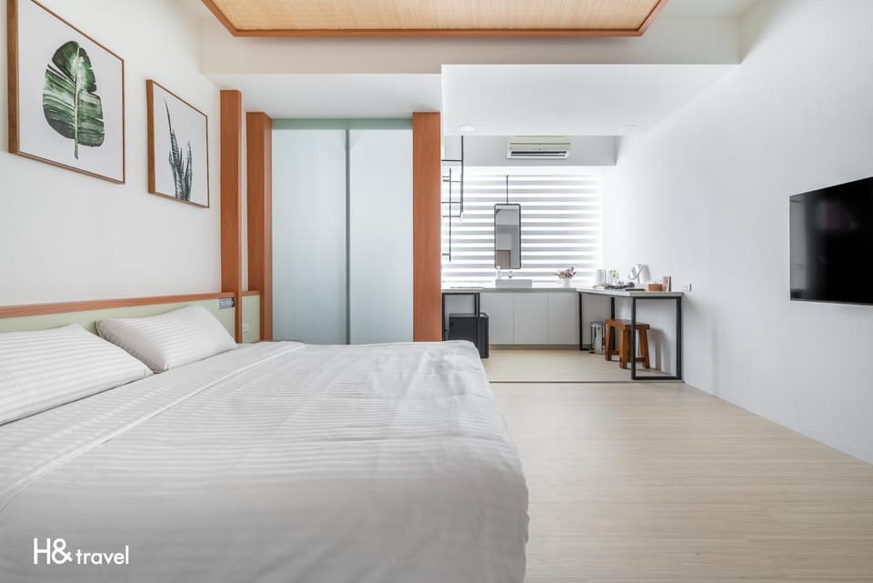 Spring, Bed, Day, Winter, Summer, View (from property/room), Other, Photo of the whole room, Decorative detail, Decorative detail, Bedroom, Autumn, On site, City view, Street view, Seasons, bunk bed