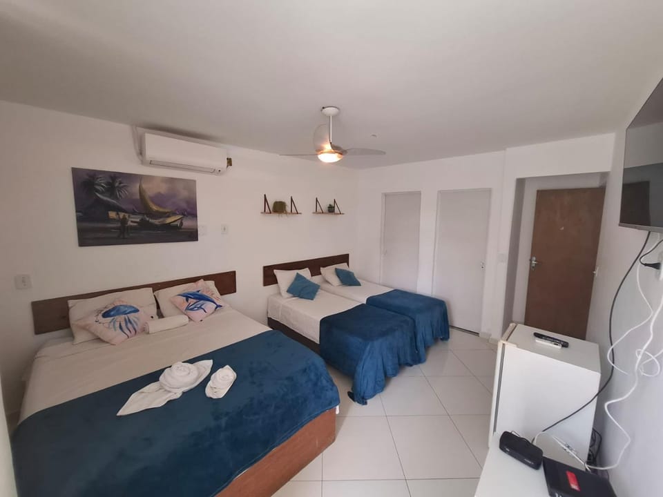 Bed, TV and multimedia, Photo of the whole room, Bedroom, towels, air conditioner