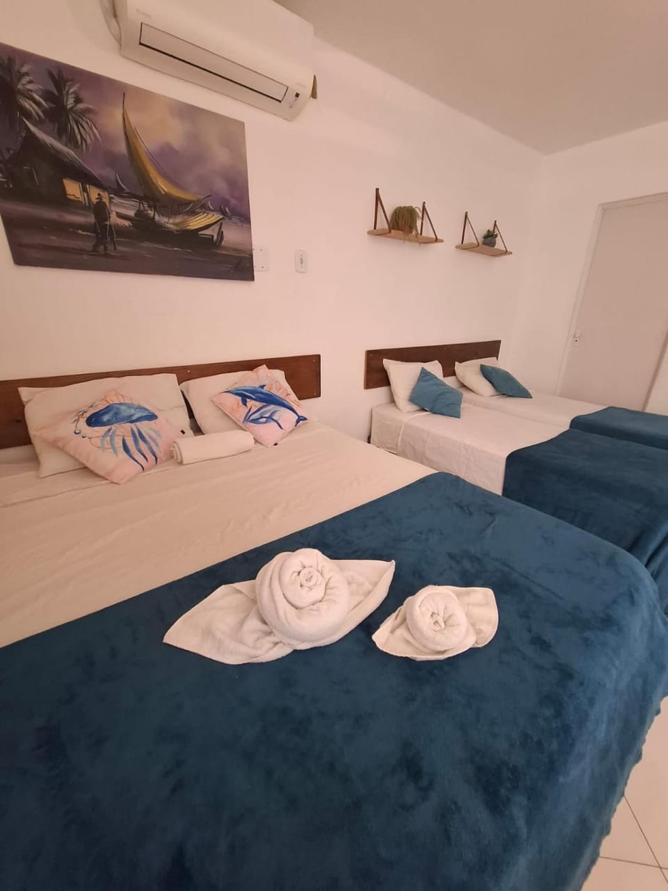 Bed, Photo of the whole room, Bedroom, air conditioner