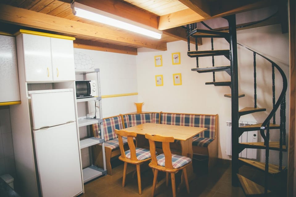 Kitchen or kitchenette, Dining area, On site