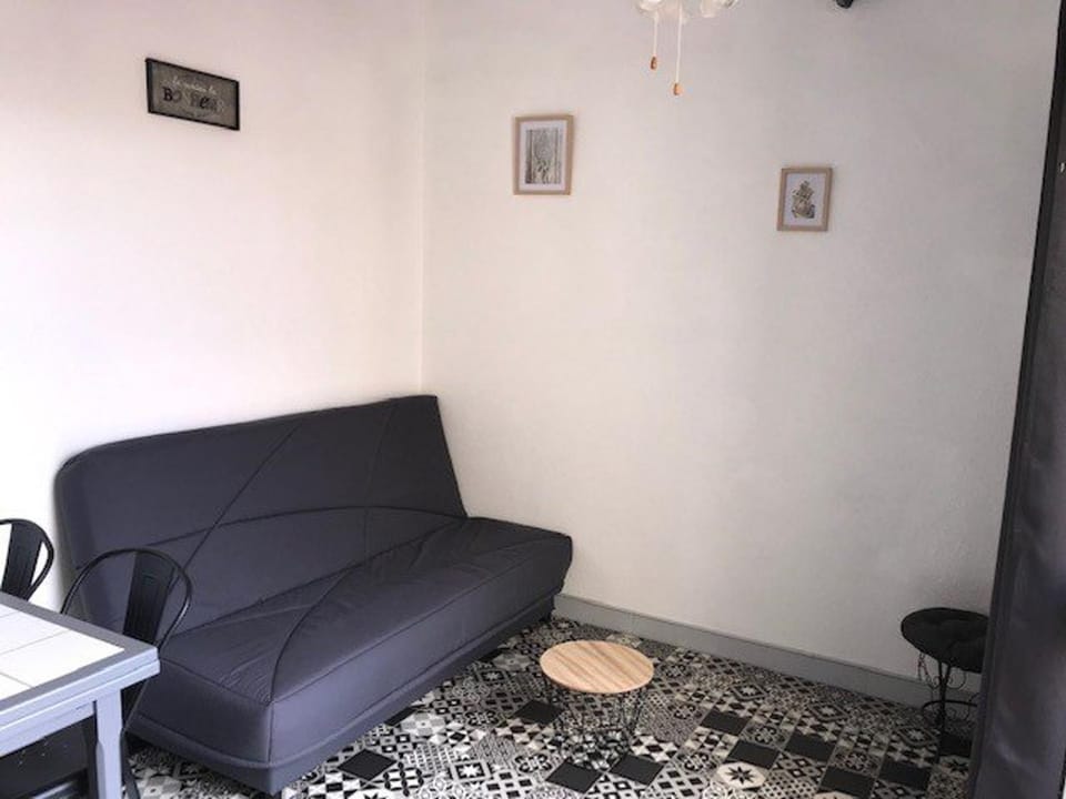Villa T2, 4 pers, face à la mer, terrasse, parking privé, à 400m des commerces, plage devant! Villa in Le Barcarès