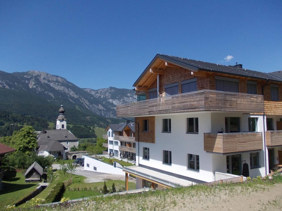 Property building, Nearby landmark, Restaurant/places to eat, Neighbourhood, Natural landscape, Summer, City view, Garden view, Mountain view, Supermarket/grocery shop