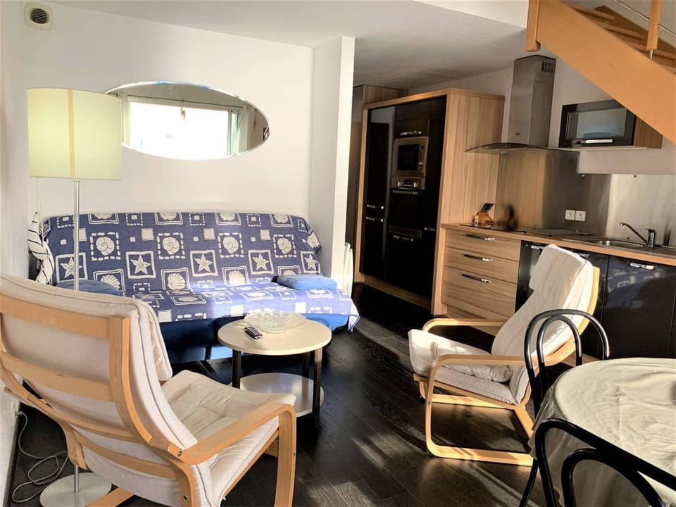 Quiberon - Studio mezzanine rénové 40m² pour 4 pers - Vue mer et parking - FR-1-478-24 Apartment in Quiberon
