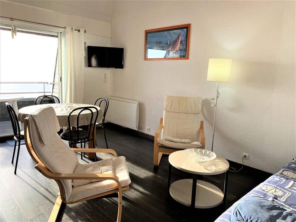 Quiberon - Studio mezzanine rénové 40m² pour 4 pers - Vue mer et parking - FR-1-478-24 Apartment in Quiberon