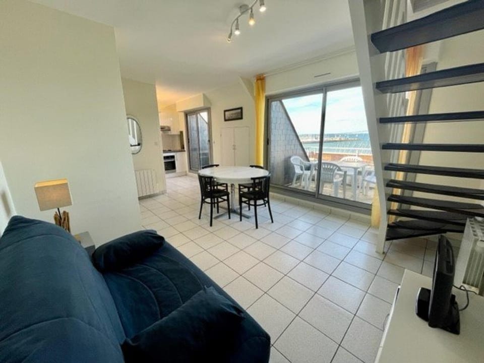Studio mezzanine à Quiberon - 4 pers, 2 balcons, parking, animaux acceptés - FR-1-478-67 Apartment in Quiberon
