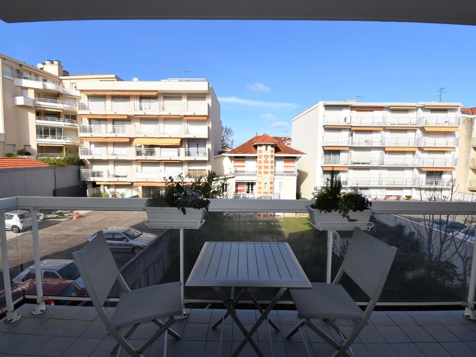 Arcachon : T2 moderne à 2 pas de la plage avec balcon, WiFi, parking et TV cinéma - FR-1-420-71 Apartment in Arcachon