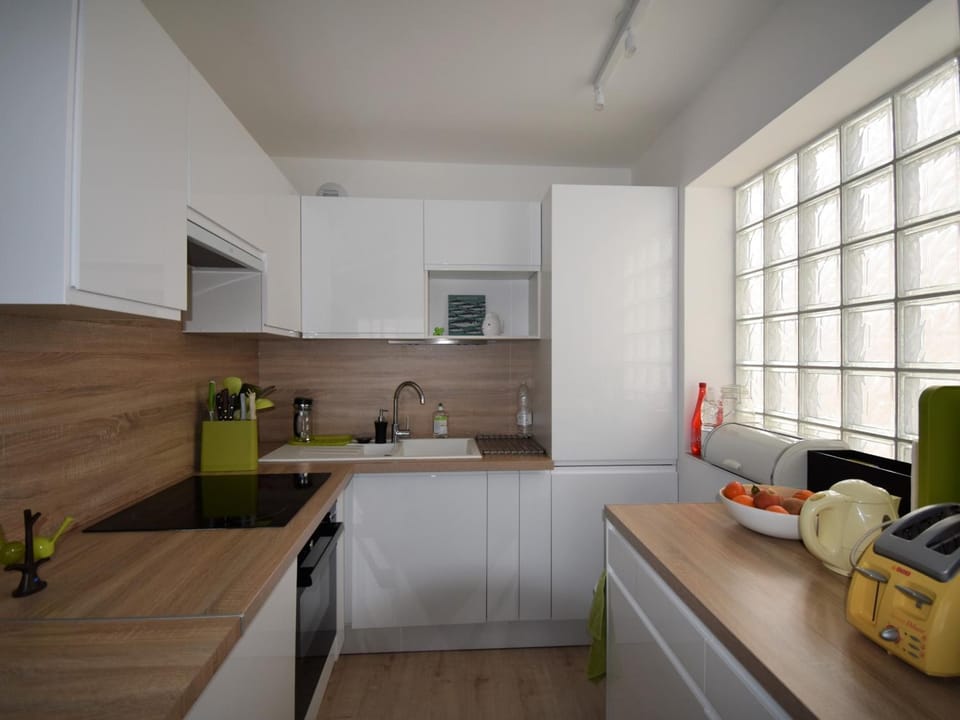 Arcachon : T2 moderne à 2 pas de la plage avec balcon, WiFi, parking et TV cinéma - FR-1-420-71 Apartment in Arcachon