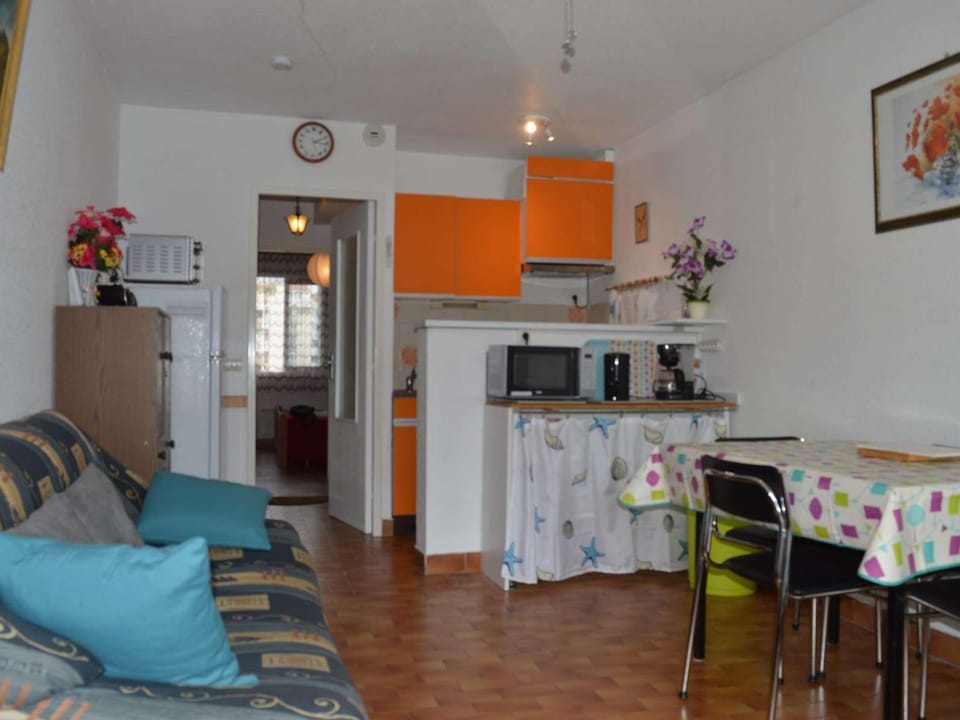 Appartement familial proche plage avec terrasse, parking privé, au Grau-du-Roi - FR-1-250-136 Apartment in Le Grau-du-Roi