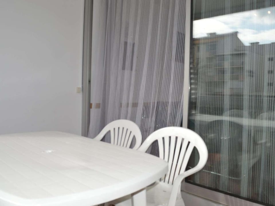 Appartement familial proche plage avec terrasse, parking privé, au Grau-du-Roi - FR-1-250-136 Apartment in Le Grau-du-Roi
