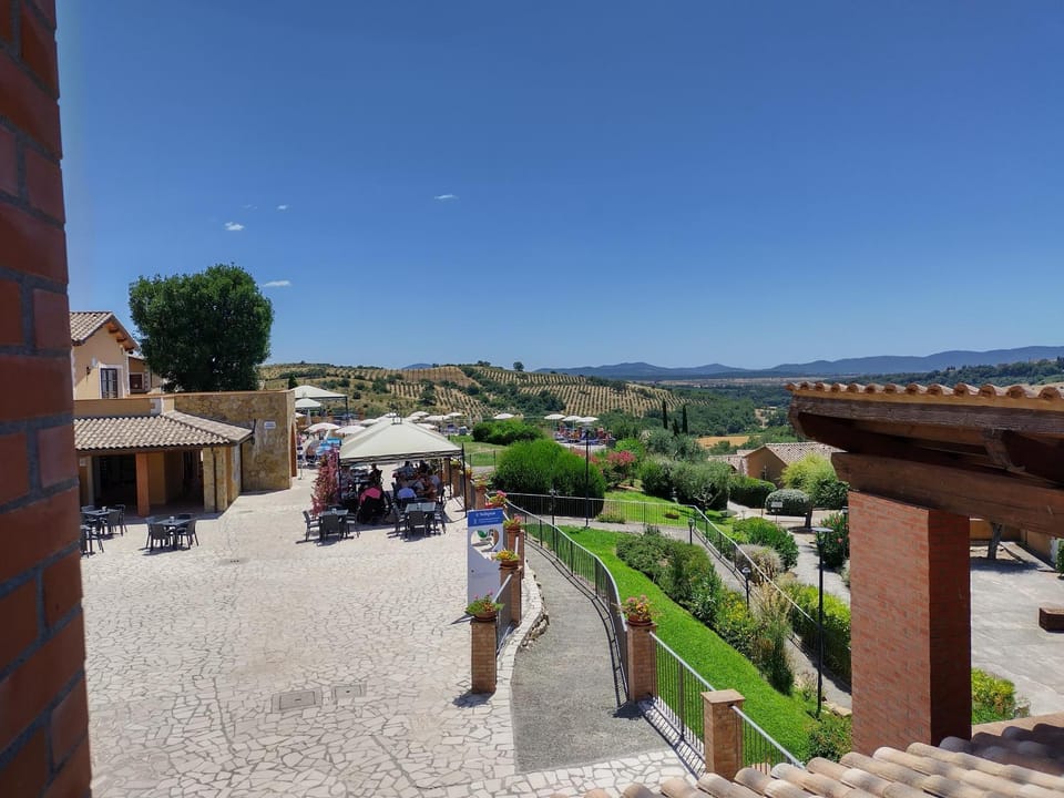 Neighbourhood, Natural landscape