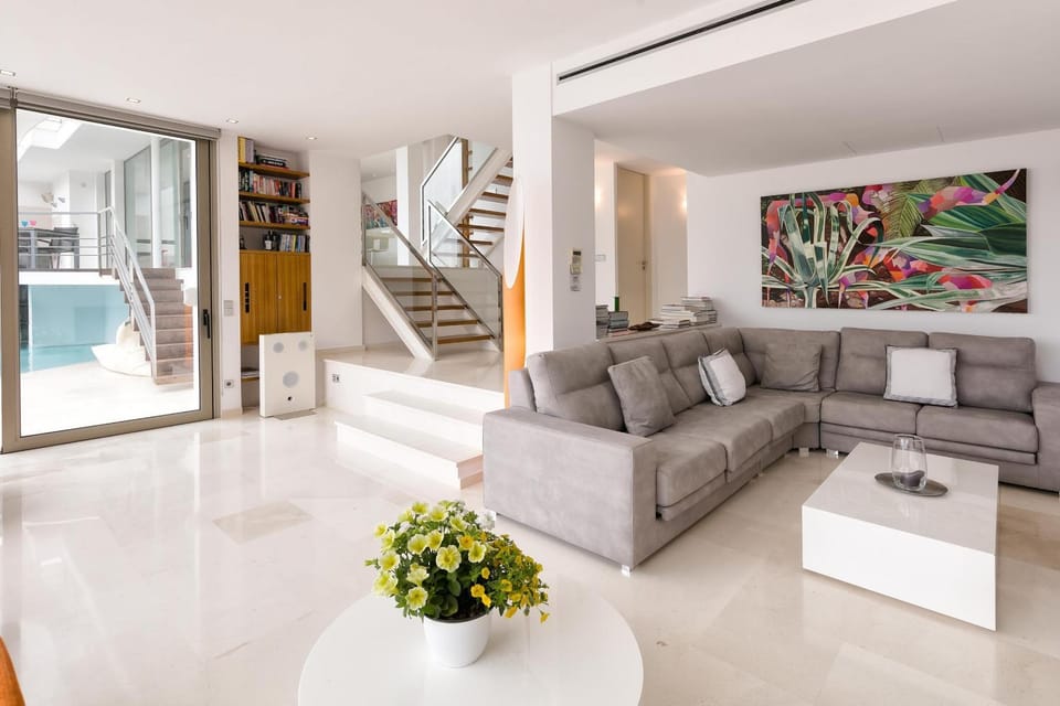 Communal lounge/ TV room, Living room