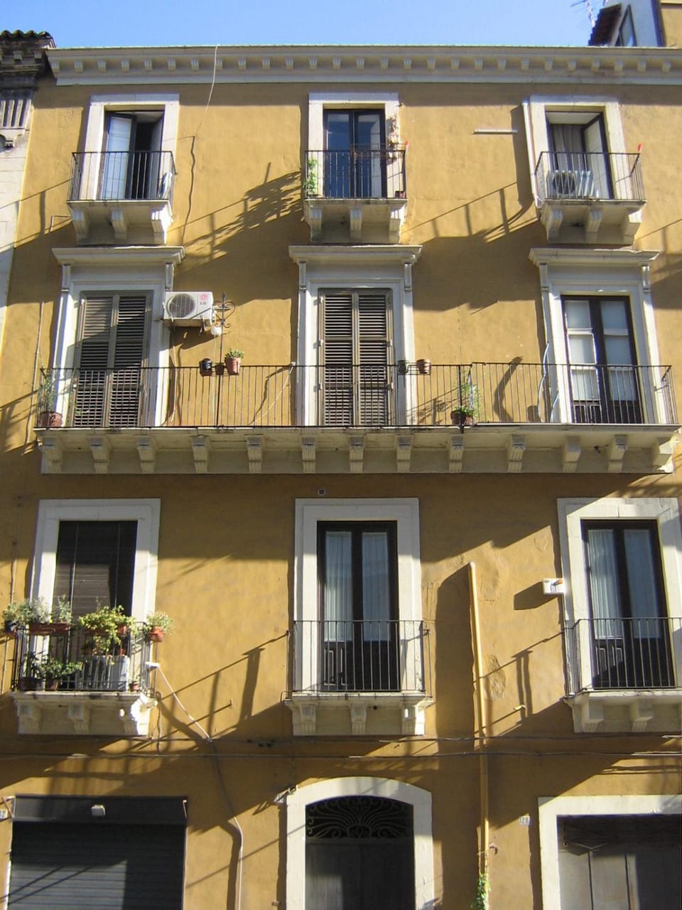 Property building, Facade/entrance, Balcony/Terrace