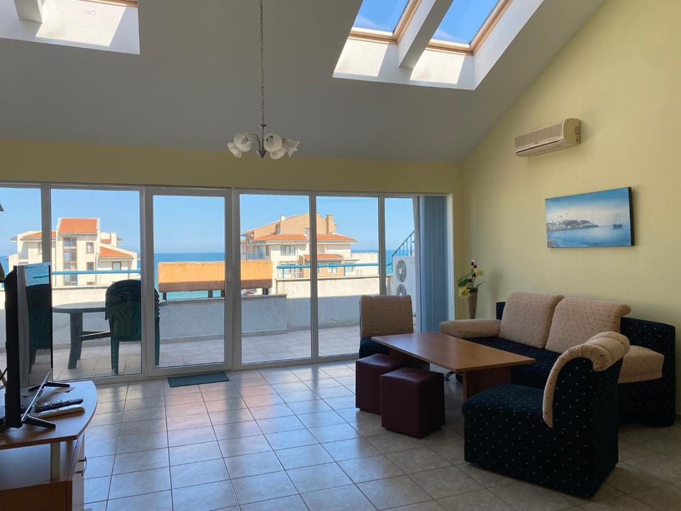 TV and multimedia, Balcony/Terrace, Living room, air conditioner