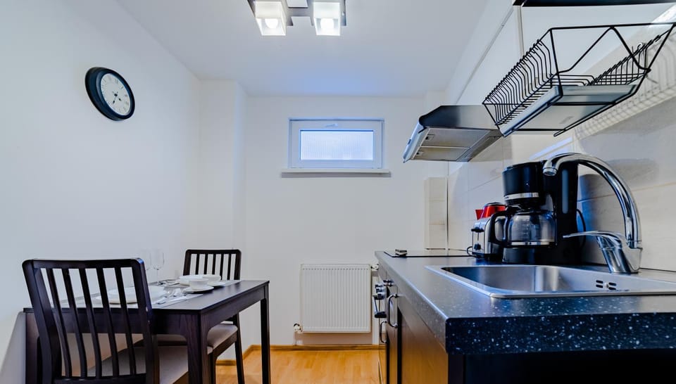 Coffee/tea facilities, Kitchen or kitchenette, Dining area, minibar, pet friendly, stove