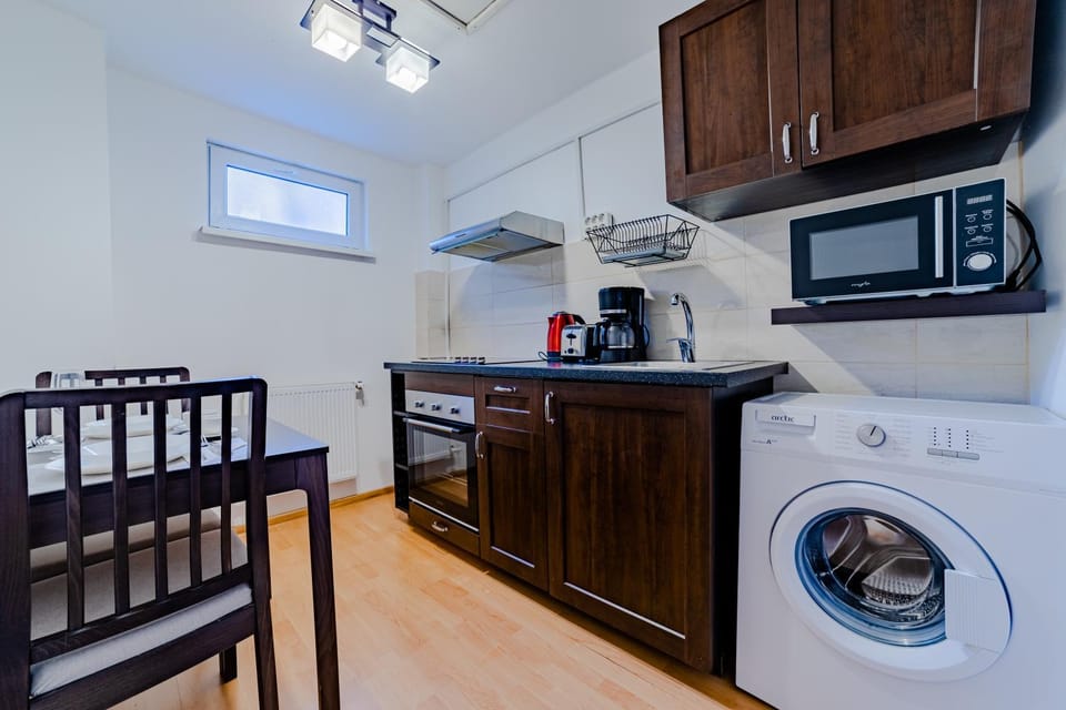 Coffee/tea facilities, Kitchen or kitchenette, Dining area, Parking, locker, minibar, pet friendly, stove, toaster, washing machine, dryer