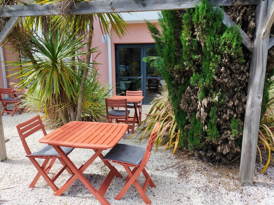 Patio, Dining area, Garden view