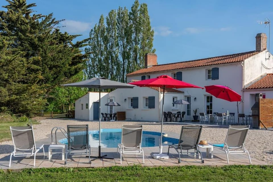 Property building, Pool view