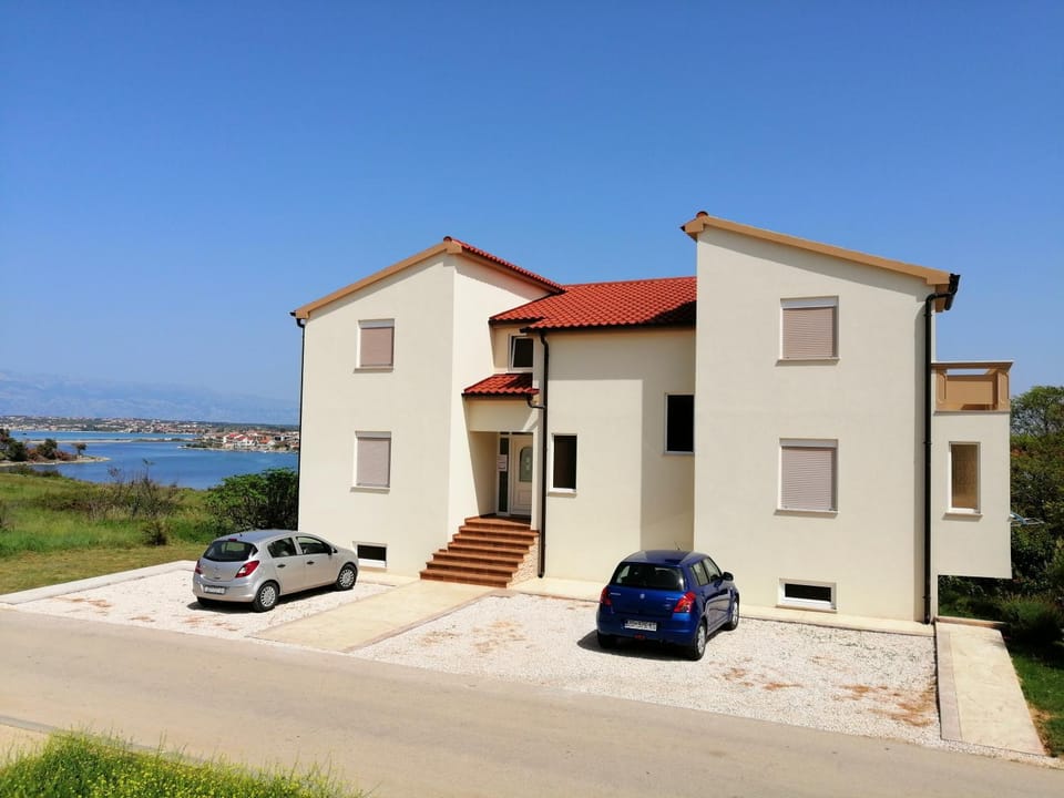 Property building, Facade/entrance, Neighbourhood, Beach, Mountain view, Sea view