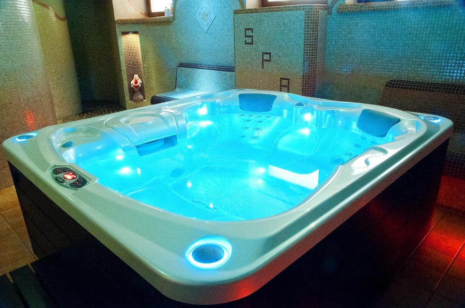 Hot Tub, Spa and wellness centre/facilities, Evening entertainment, Entertainment