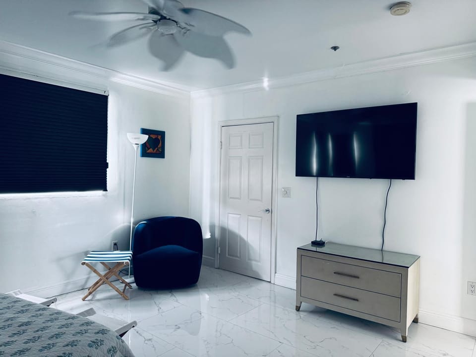 Sunrise Penthouse ocean view terrace beach few steps away SOBE Apartment hotel in Flamingo Lummus