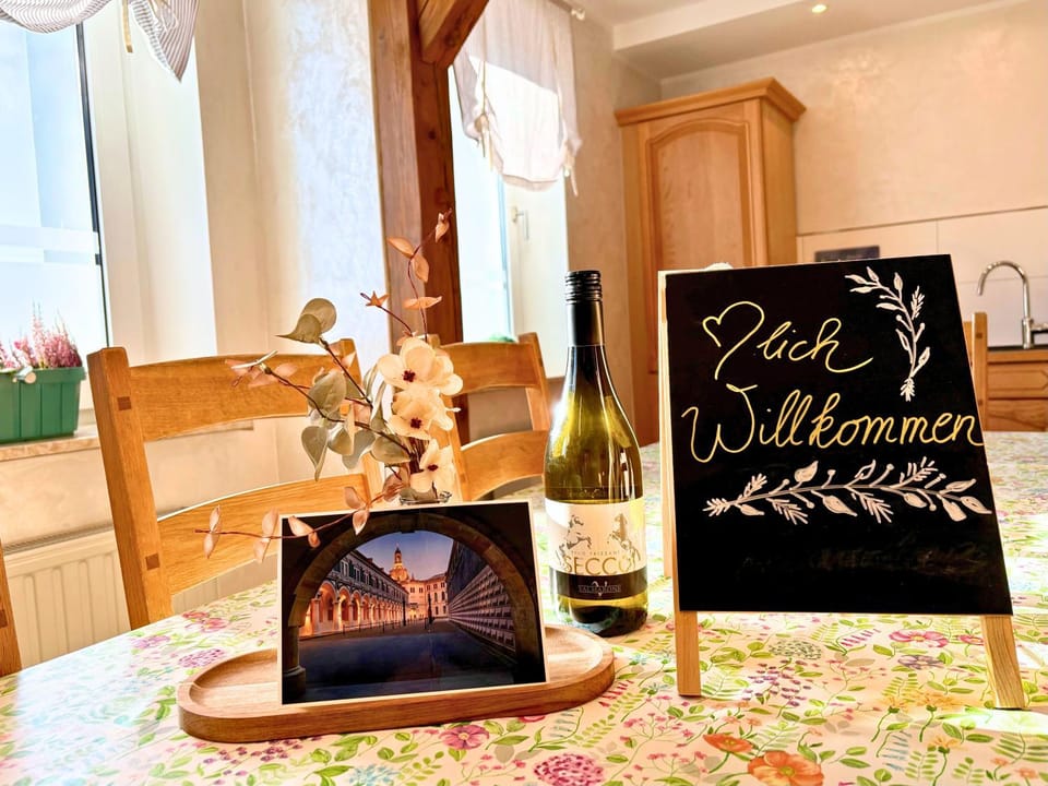 Communal lounge/ TV room, TV and multimedia, Dining area, kitchen