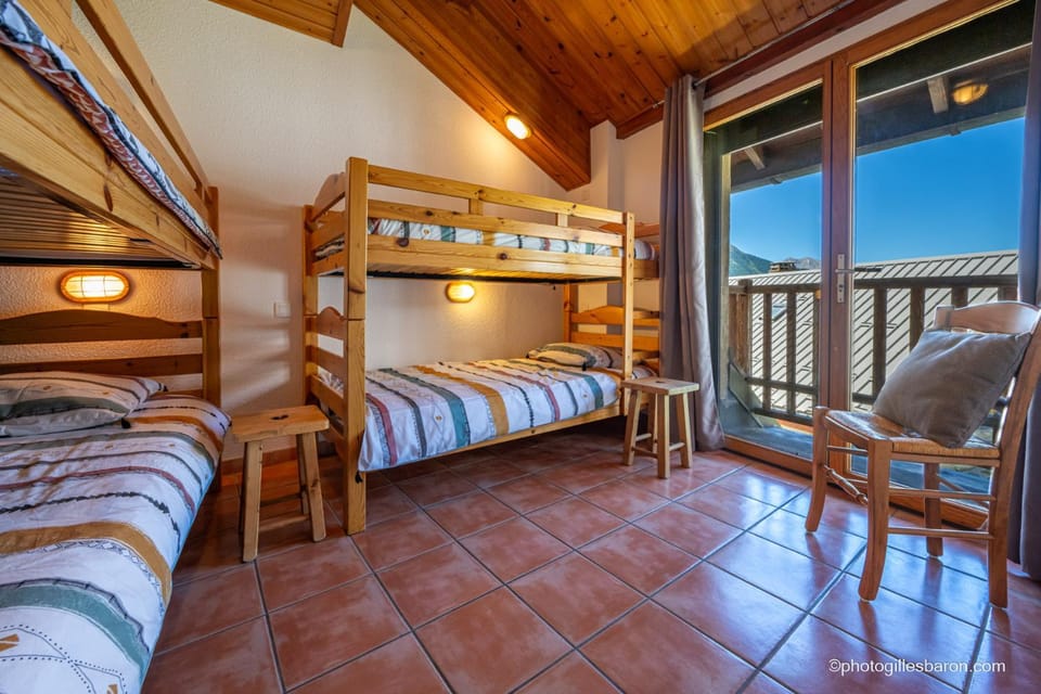 Photo of the whole room, bunk bed