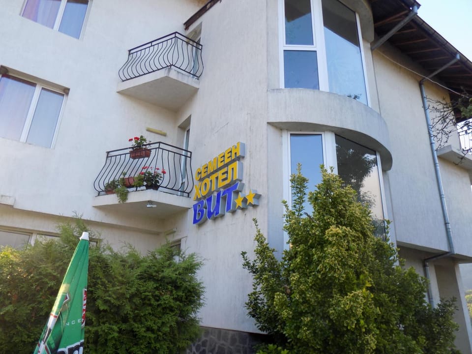 Facade/entrance