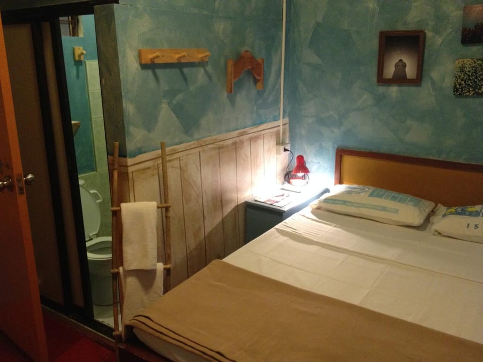Bed, Bathroom, Photo of the whole room