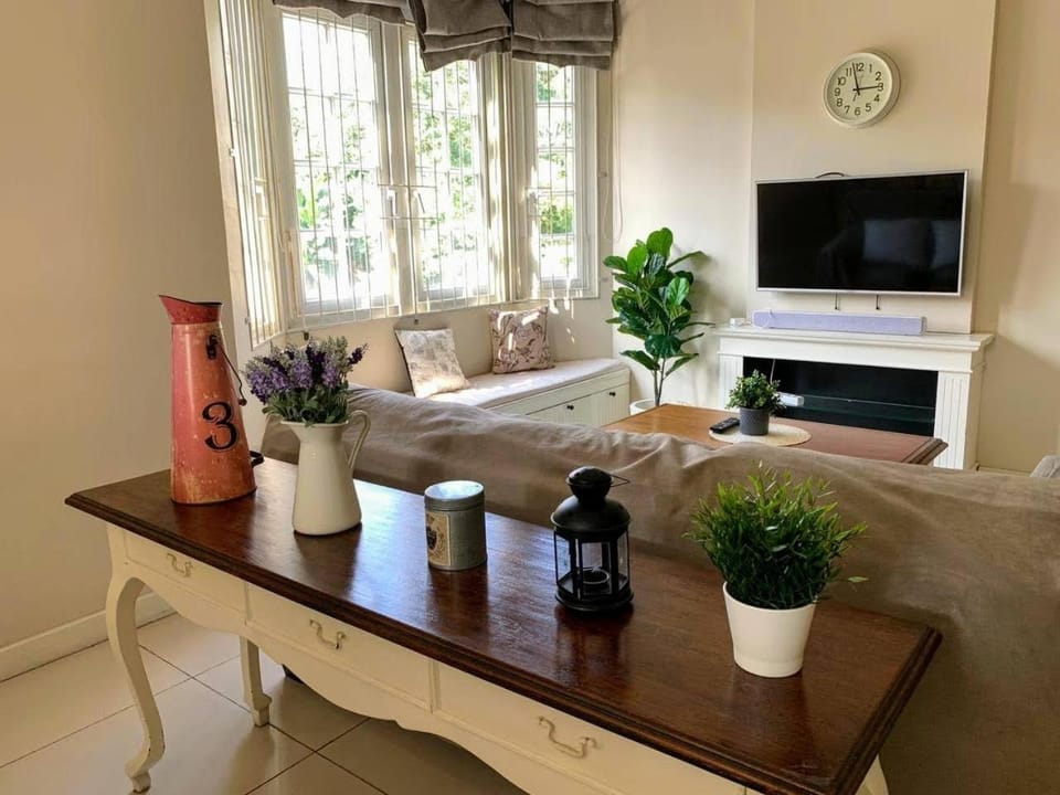 Cottonwood Bed & Breakfast House Bandung Bed and Breakfast in Bandung